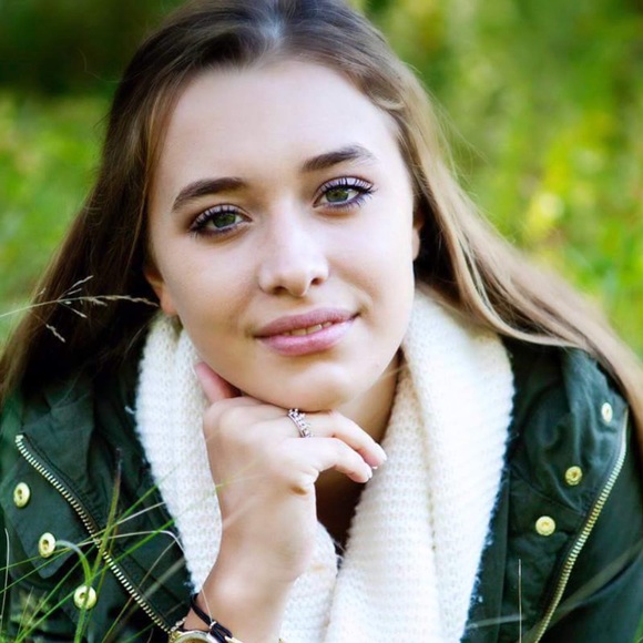 Profile Picture of Taylor Dederick (@tdederick) on Poshmark