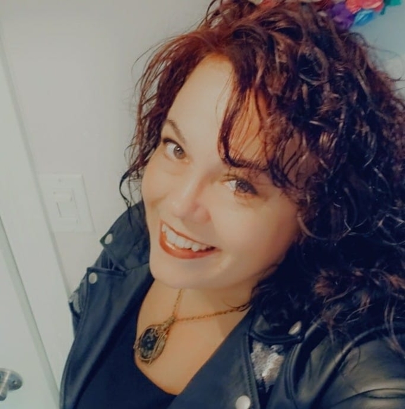 Profile Picture of Laura Letourneau (@lauraletourneau) on Poshmark