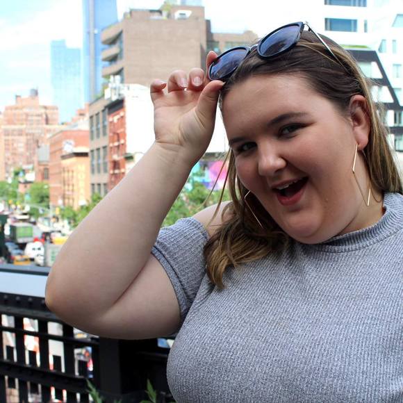 Profile Picture of Madison Whiting (@whitingdesigns) on Poshmark