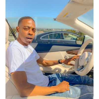 Profile Picture of Isadore B. (@BENZOIZ) on Twitter