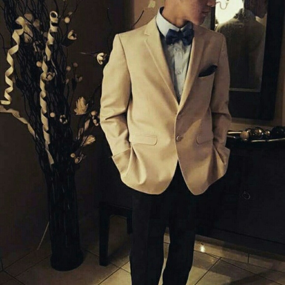 Profile Picture of Alexander Carreras (@carreras79) on Poshmark