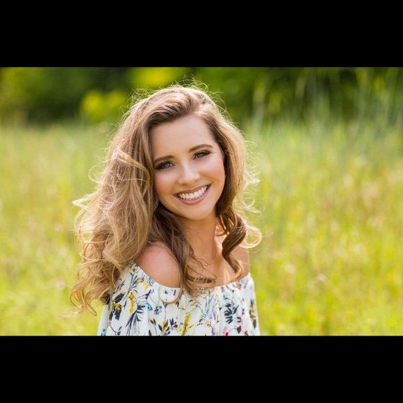 Profile Picture of Audra Humphrey (@audrahumphrey) on Poshmark