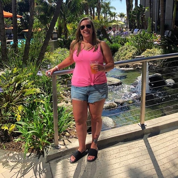 Profile Picture of Lucy Boyd (@lucyloufoo) on Poshmark