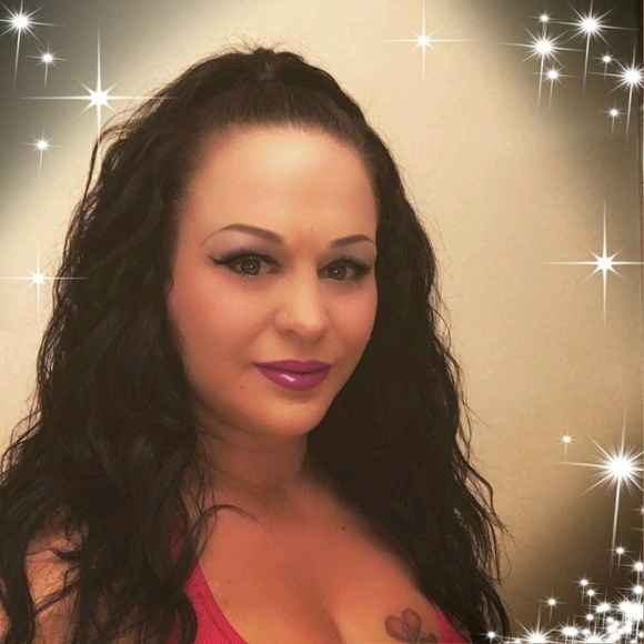 Profile Picture of Monique Girace (@mizzmariee18) on Poshmark