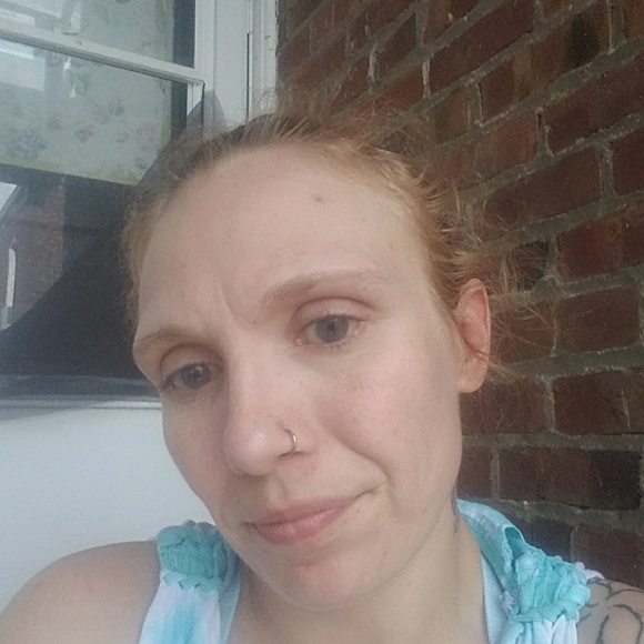 Lisa Petersen - Poshmark Profile Picture of Lisa Petersen (@lmpayne1984) on Poshmark