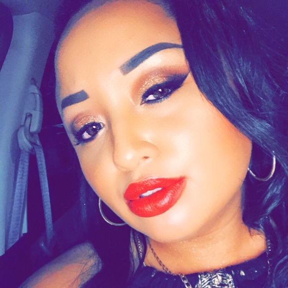 Profile Picture of Genae Gillespie (@genaegillespie) on Poshmark