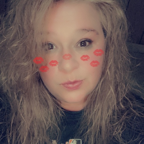 Profile Picture of Wanda Black (@w420black) on Poshmark