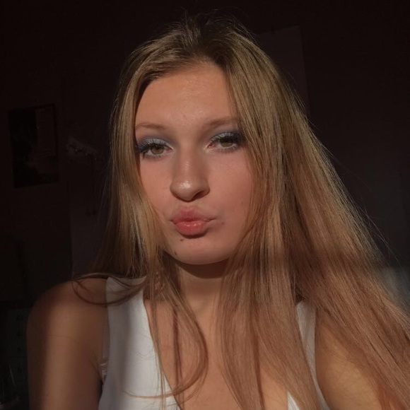 Profile Picture of Taysia Blazejewski (@taysiablaze) on Poshmark