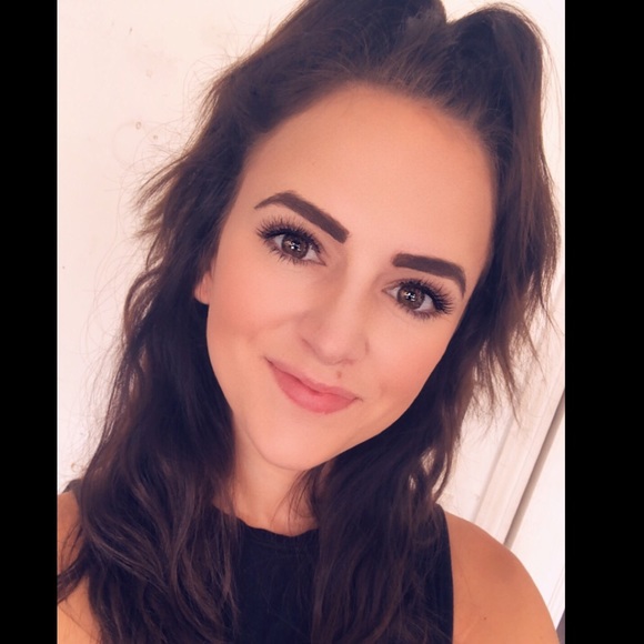 Profile Picture of Melinda Drewyor (@mrsdrewyor) on Poshmark