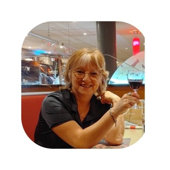 Profile Picture of Lucie Blanchet (@blanchetlucie) on Poshmark