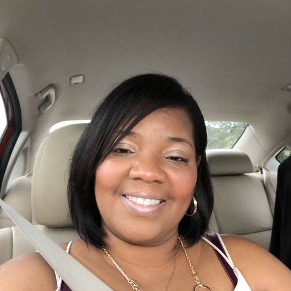 Profile Picture of Renee Blakey (@blakey42) on Poshmark