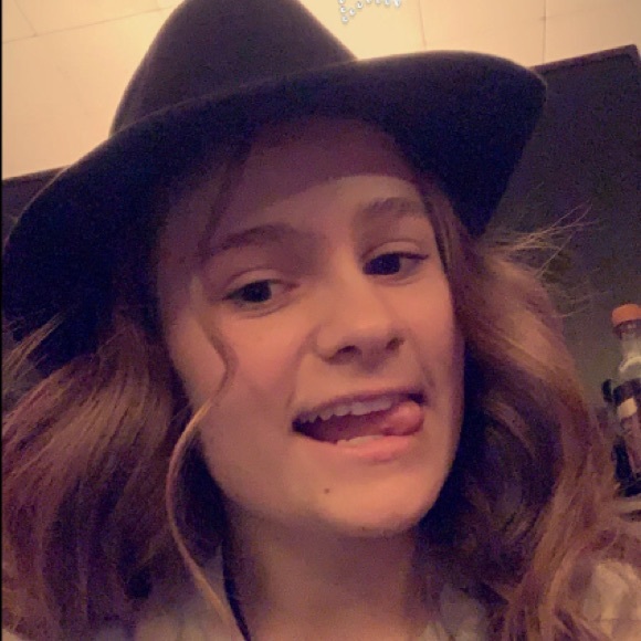 Profile Picture of Grace Heirendt (@gheirendg) on Poshmark