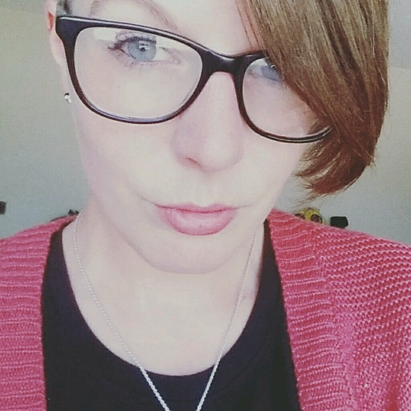 Profile Picture of Becki Ference (@beckif) on Poshmark