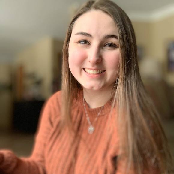 Profile Picture of Ashley Shambaugh (@ashleyshambaugh) on Poshmark