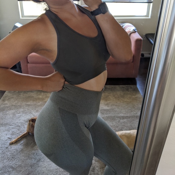 Profile Picture of Melanie Jaeckle (@melanieramos400) on Poshmark