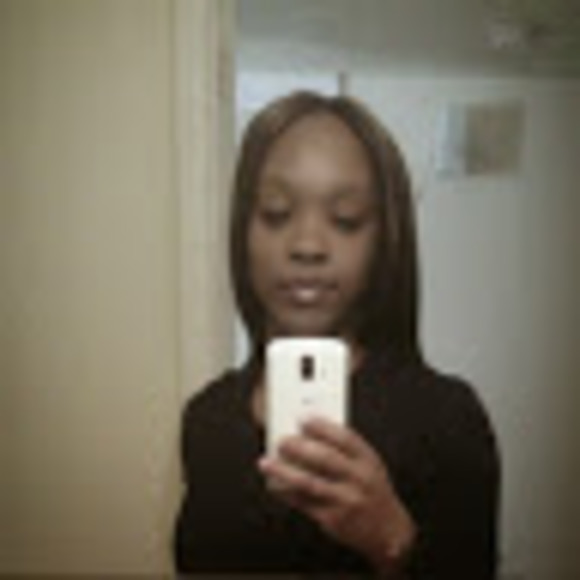 Profile Picture of Nikki Singleton (@nsingleton347) on Poshmark