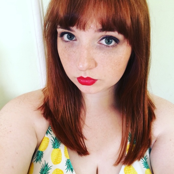 Profile Picture of Ema Doenges (@emalydie) on Poshmark
