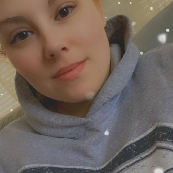 Profile Picture of Felicia Baase (@feliciabaase) on Poshmark