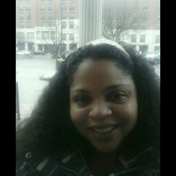 Profile Picture of Toni-ann Goodwin (@toinann25) on Poshmark