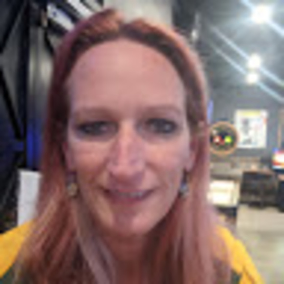 Profile Picture of Nicole Fielden (@nicolek_kf) on Poshmark