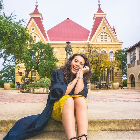 Zoë Lopez - Poshmark Profile Picture of Zoë Lopez (@zoenicolel) on Poshmark