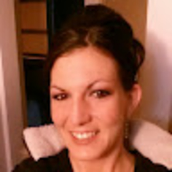 Profile Picture of Rachel Kreps (@rachel_kreps) on Poshmark