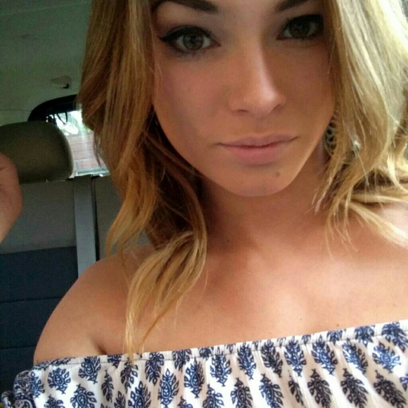 Profile Picture of Taylor Thibert (@taythibert) on Poshmark