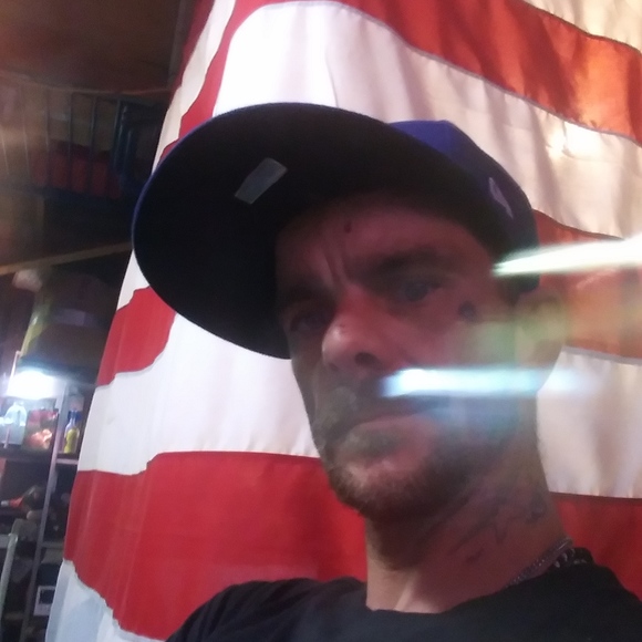 Profile Picture of David Veldman (@davidveldman) on Poshmark