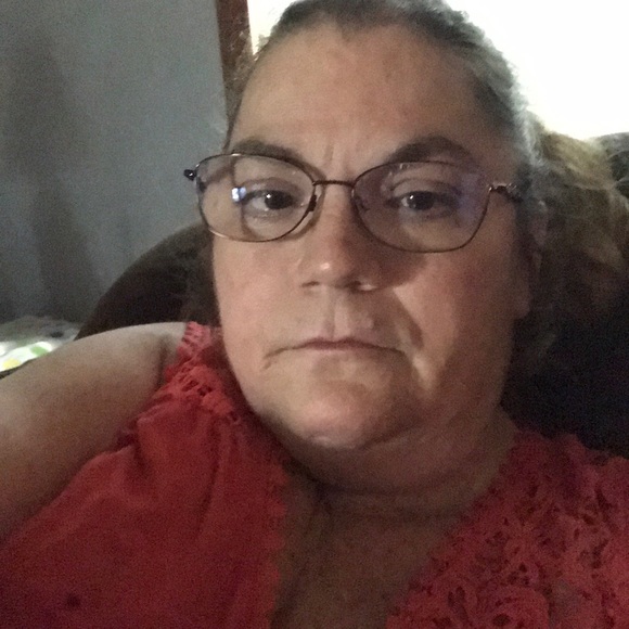 Profile Picture of Karen Riemann (@karenriemann) on Poshmark