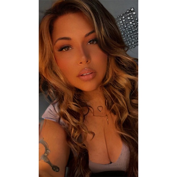 Profile Picture of Jessica Athay (@jayyayyxo) on Poshmark