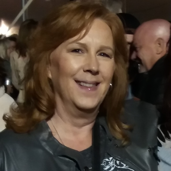 Profile Picture of Meg Sullivan (@sullivanma17) on Poshmark