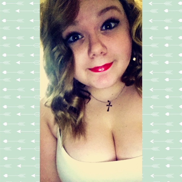 Profile Photo of Cheyenne Phillips (@cheyy59) on Poshmark