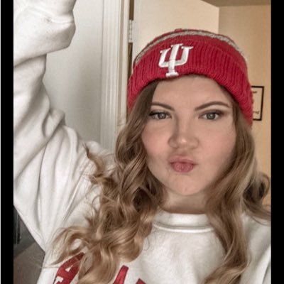 Profile Picture of Claire (@ClaireLange1) on Twitter