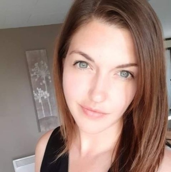 Carolane Bourgoin - Poshmark Profile Picture of Carolane Bourgoin (@carolanebourgoi) on Poshmark