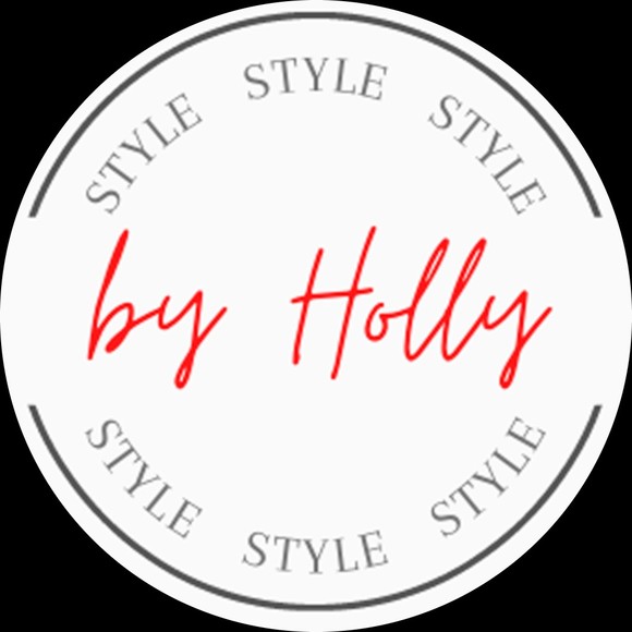 Holly Sabatelli - Poshmark Profile Picture of Holly Sabatelli (@feathercabin) on Poshmark