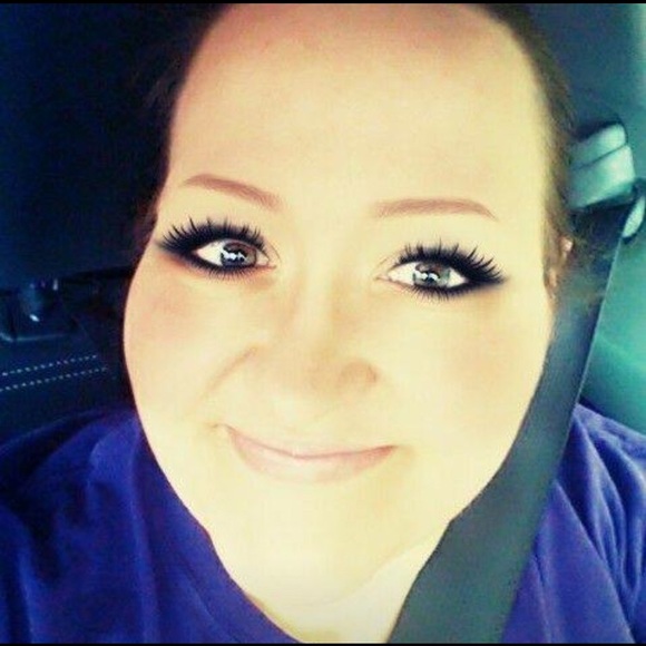 Profile Picture of Tabitha Howard (@trhoward8502) on Poshmark