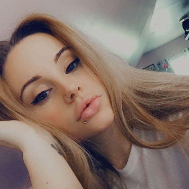 Profile Picture of user9568378449046 (@@candicemock) on Tiktok