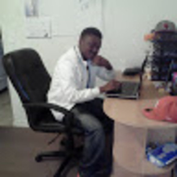 Profile Picture of Mo Hamadi (@hmusse5) on Poshmark