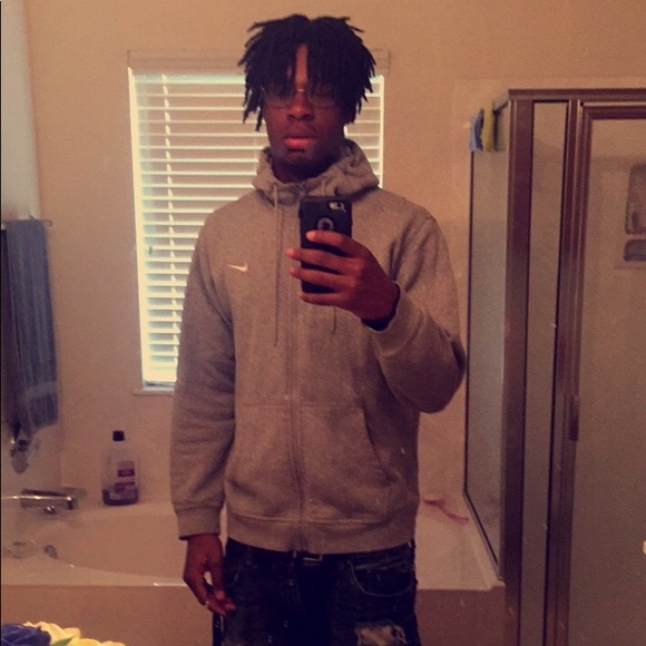 Profile Picture of Robert Davidson (@robertd12344) on Poshmark