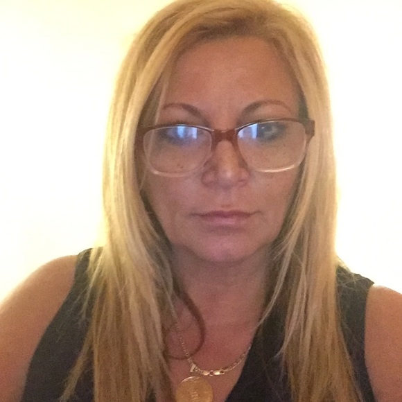 Profile Picture of Naima Dalora (@chillinni) on Poshmark