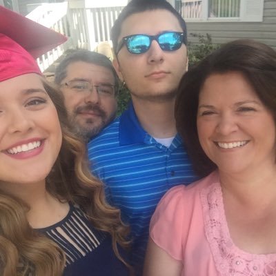 Profile Picture of Kim (@Greene70) on Twitter