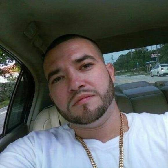 Profile Picture of Carlos Neira (@carloshizaneira) on Poshmark