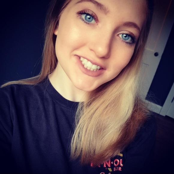 Profile Picture of Sam Rutter (@sam_rutter) on Poshmark