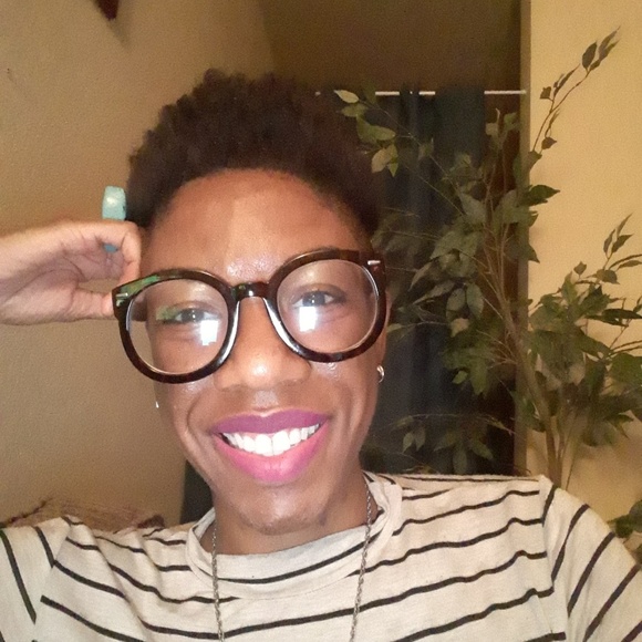 Profile Picture of Stefanie Charles (@stefaniecharles) on Poshmark