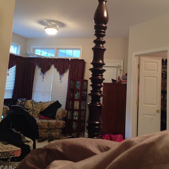 Profile Picture of Lisa Boyer (@girlfrnd55) on Poshmark