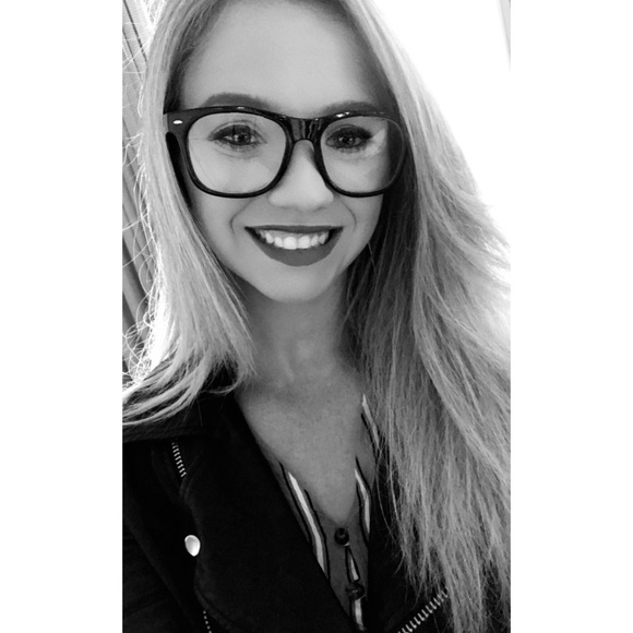 Kiley Halander - Poshmark Profile Picture of Kiley Halander (@kgabrielle01) on Poshmark