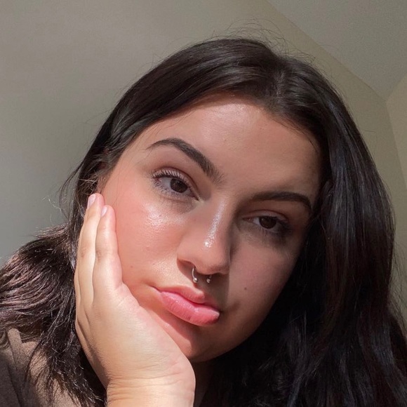 Profile Picture of Mallory Kosman (@mallorykosman) on Poshmark