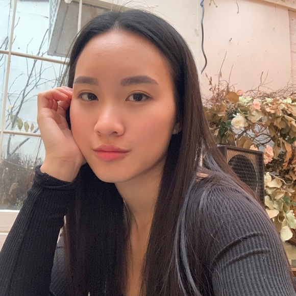 Profile Picture of Jo Huang (@jhnyc7) on Poshmark