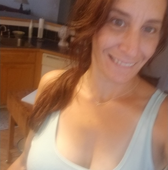 Profile Picture of Deanna Hartnell (@jadedunicorn) on Poshmark