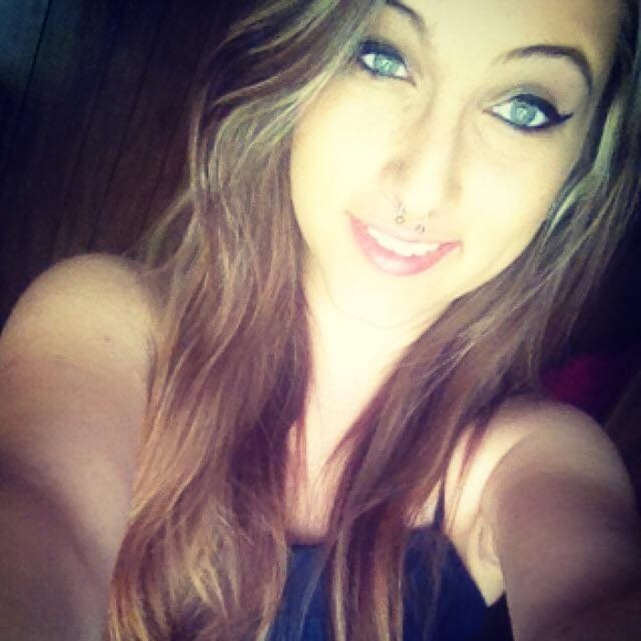 Profile Picture of Monique Benoit (@moniquemarieee) on Poshmark